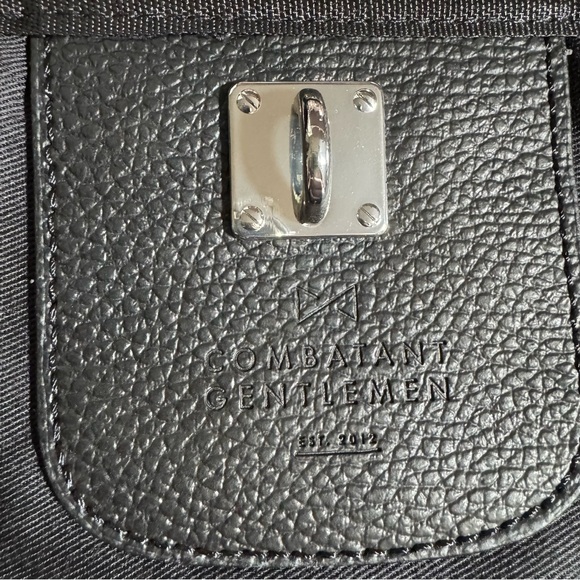 Combatant Gentlemen Weekender Charcoal Duffel Zips Flat Suit Compartment New - Picture 4 of 13